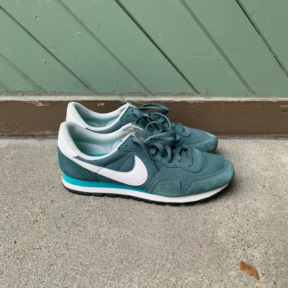 Nike Other - Nike Retro Men’s Pegasus, shoes, Size 10.5